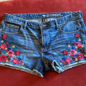Gap Flower Embroidered Sexy Boyfriend denim Shorts size 14 🌸🌼🌺